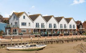 16 The Boathouse